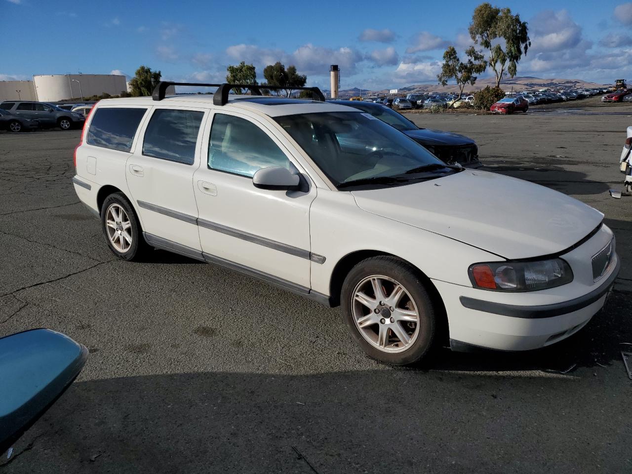 Lot #2972156132 2001 VOLVO V70 T5 TUR