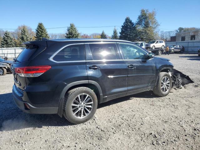 VIN 5TDJZRFH7HS521091 2017 Toyota Highlander, SE no.3