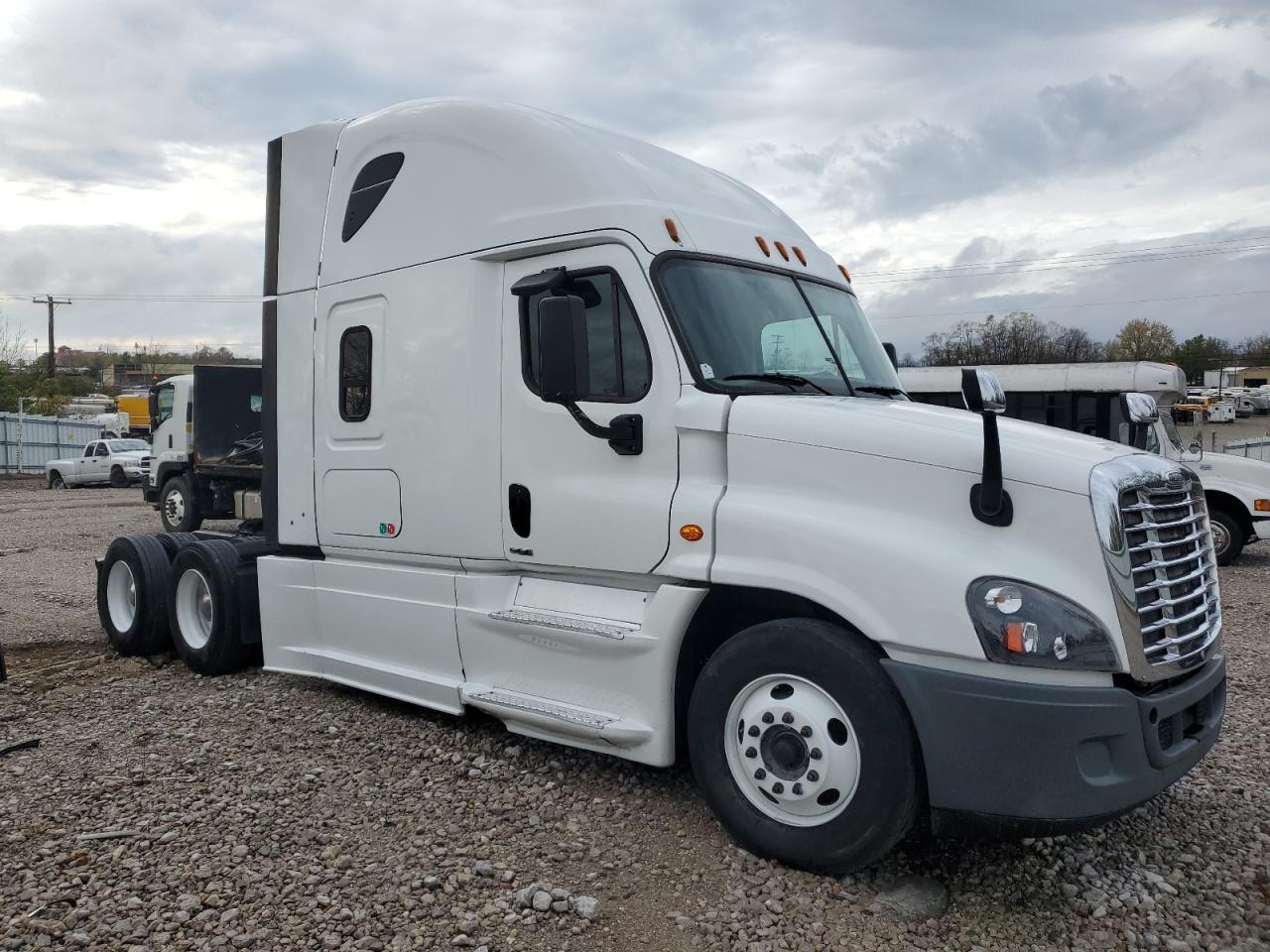 Lot #2961965209 2015 FREIGHTLINER CASCADIA 1