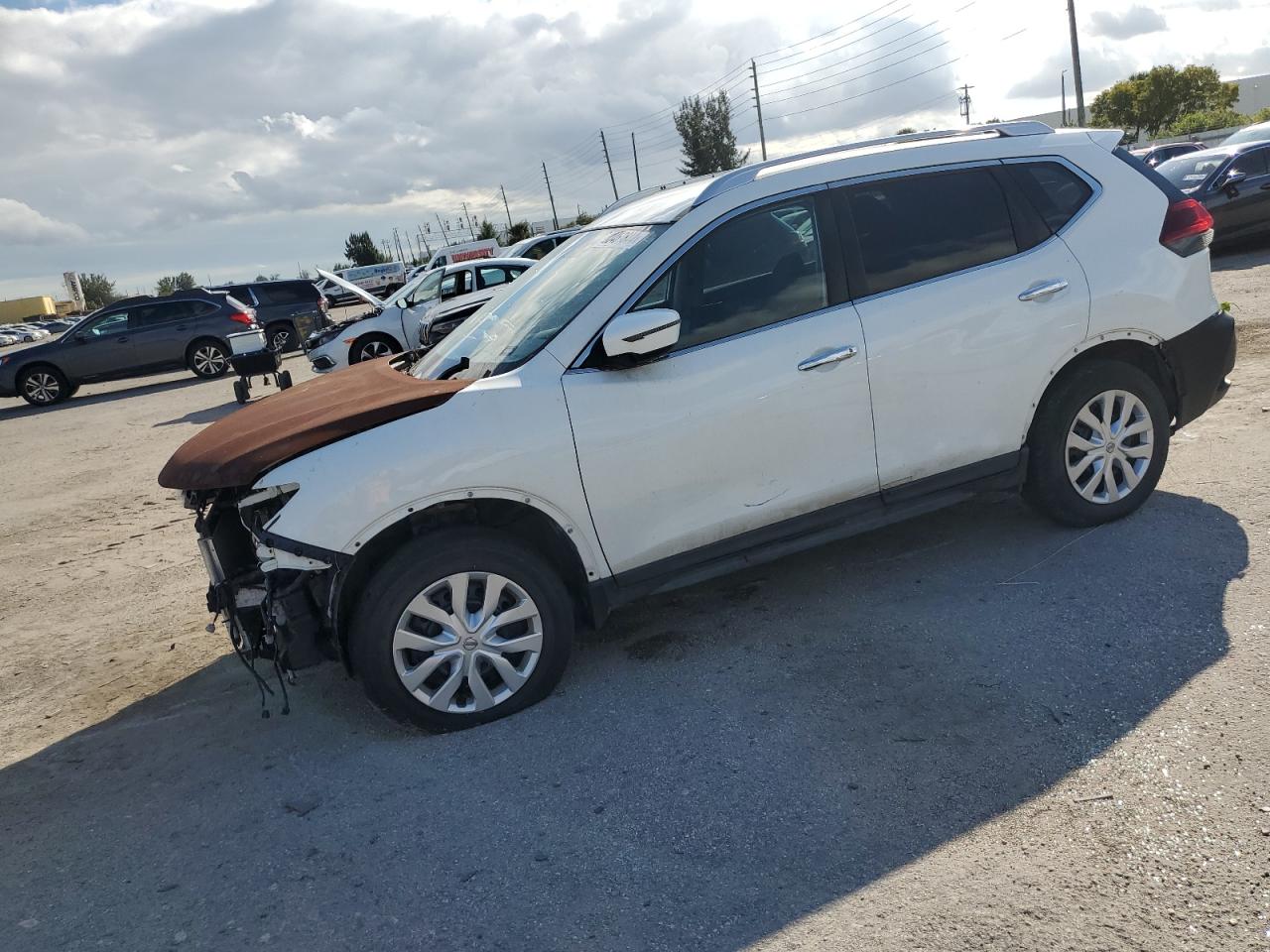 Lot #2974382485 2017 NISSAN ROGUE S