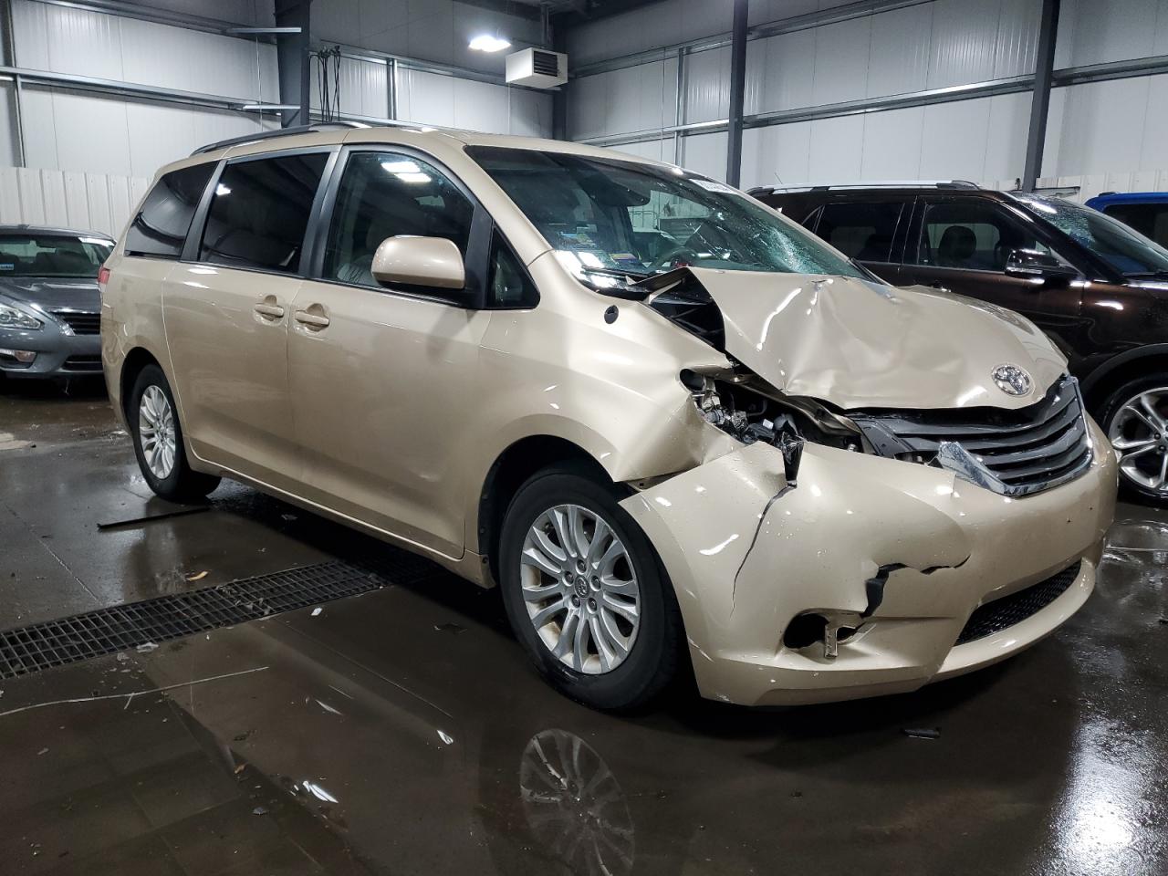 Lot #3004174909 2014 TOYOTA SIENNA XLE