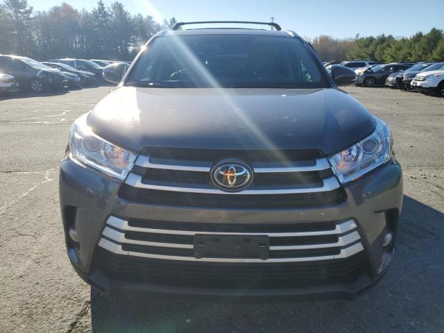 VIN 5TDJZRFH2KS617668 2019 Toyota Highlander, SE no.5