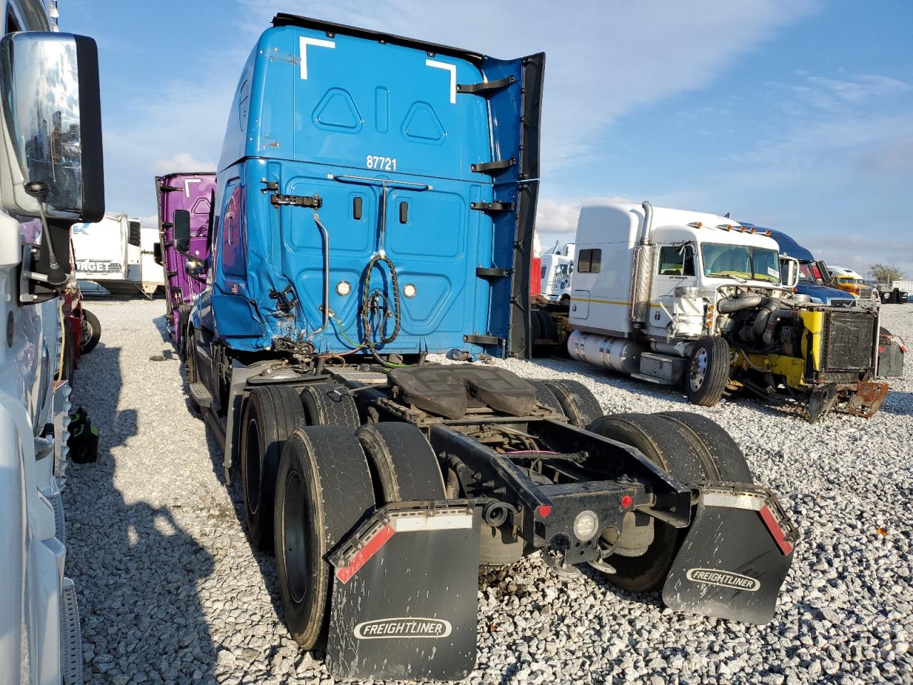 Lot #2991701970 2021 FREIGHTLINER CASCADIA 1