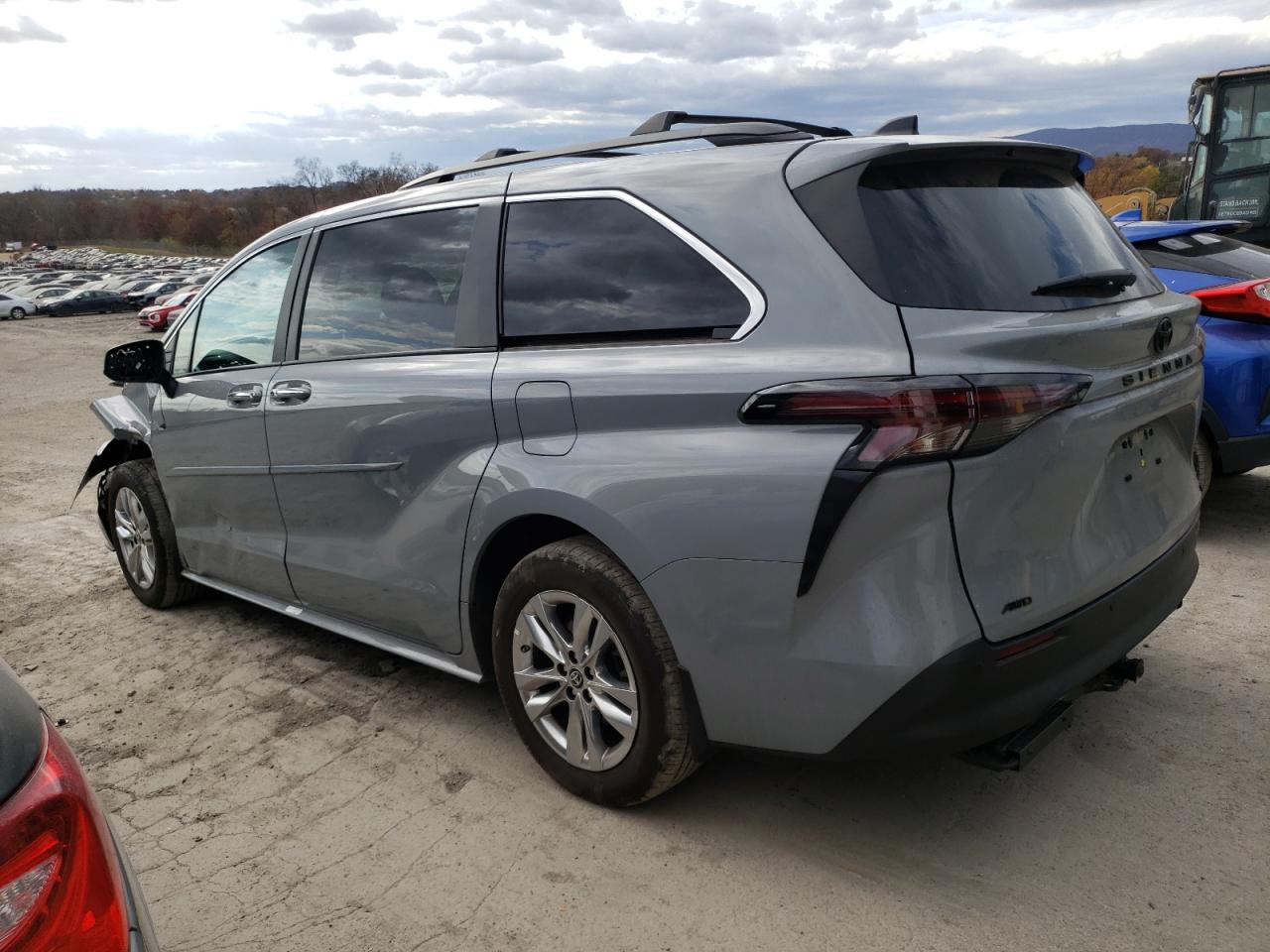 Lot #3045657684 2023 TOYOTA SIENNA XSE