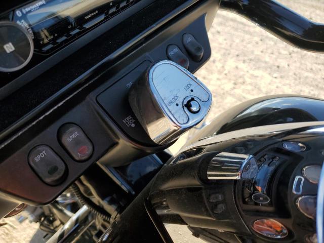 2011 HARLEY-DAVIDSON FLHTK - 1HD1KEM11BB674906
