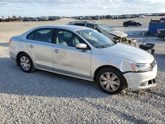 VIN 3VWDX7AJ5DM379249 2013 Volkswagen Jetta, SE no.4