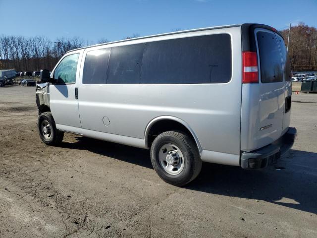 VIN 1GCWGAFG8L1247359 2020 CHEVROLET EXPRESS no.2