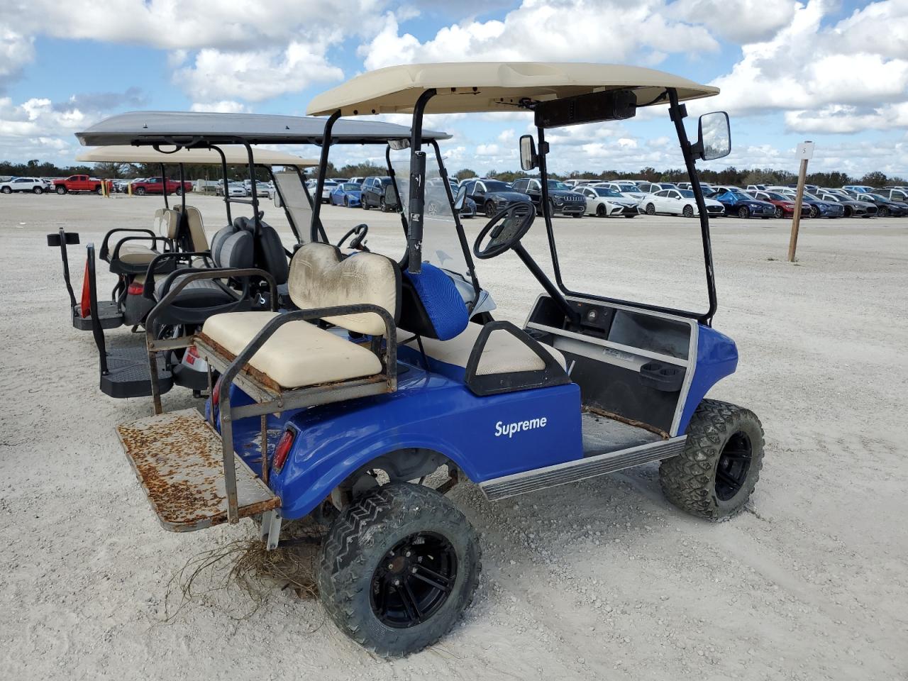 Lot #2996924111 2000 EZGO GOLF CART