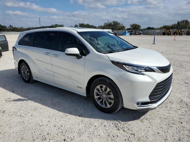 VIN 5TDYRKEC4MS010508 2021 Toyota Sienna, Xle no.4