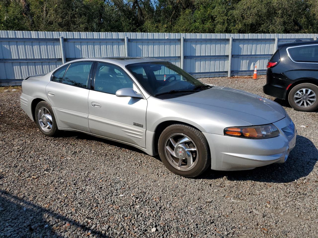 Lot #2998020239 2000 PONTIAC BONNEVILLE