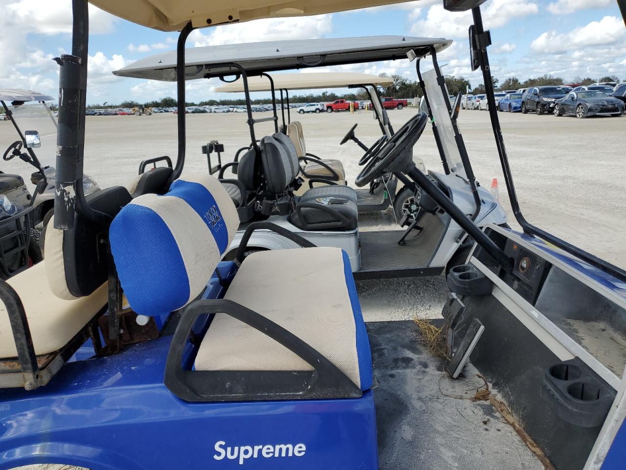 Lot #2996924111 2000 EZGO GOLF CART