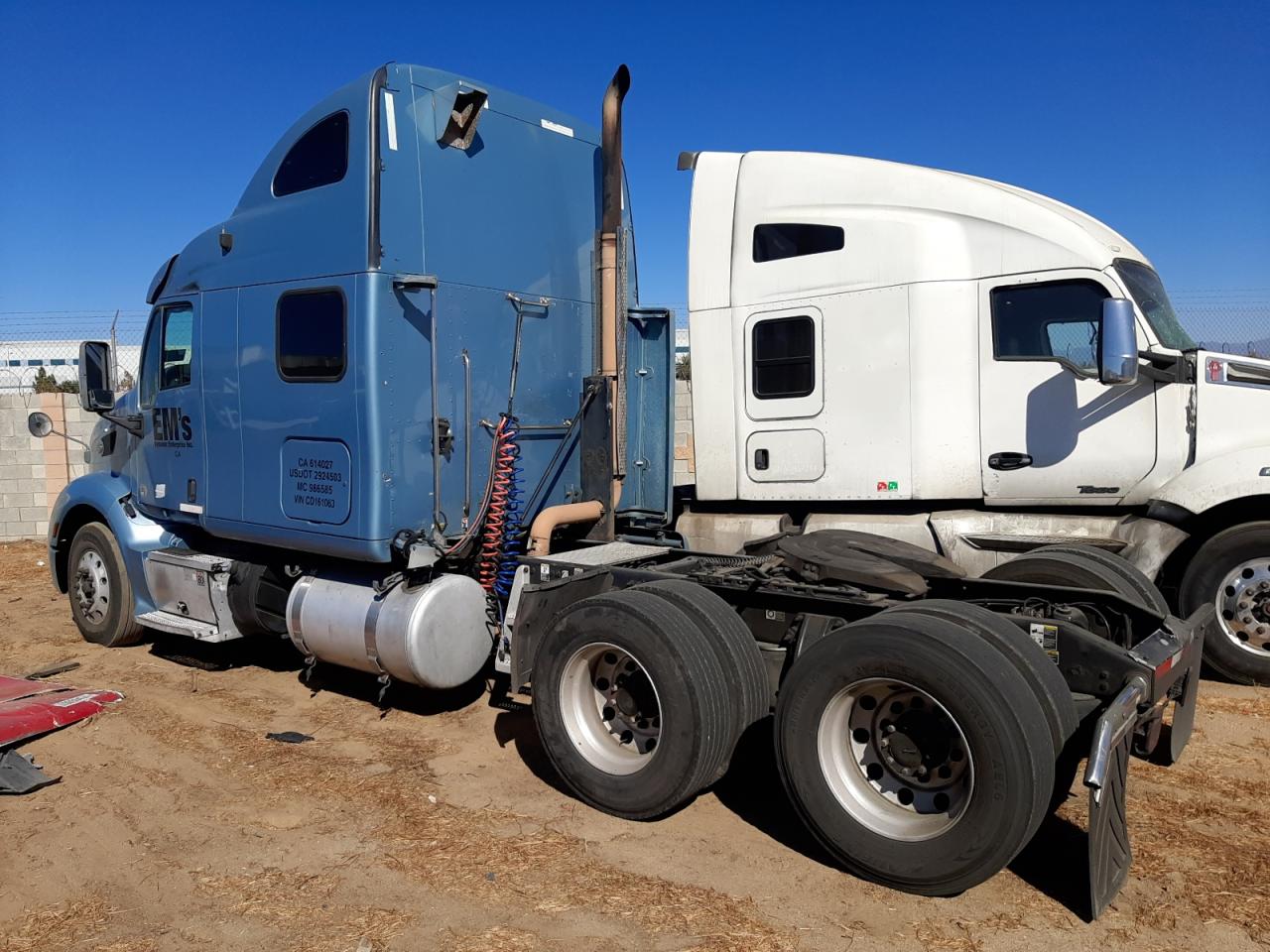 Lot #2962243046 2012 PETERBILT 587