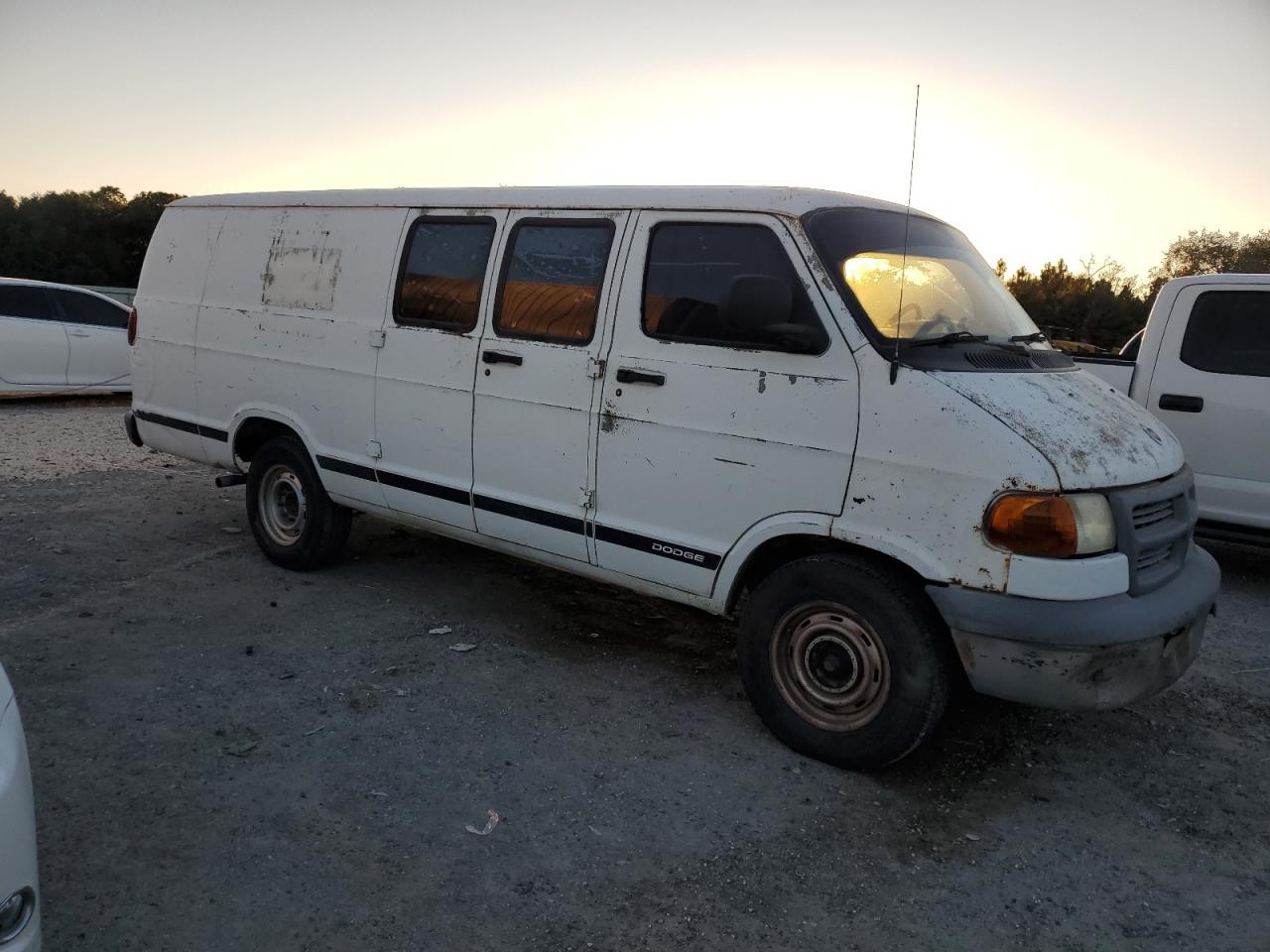 Lot #2986609240 2001 DODGE RAM VAN B2