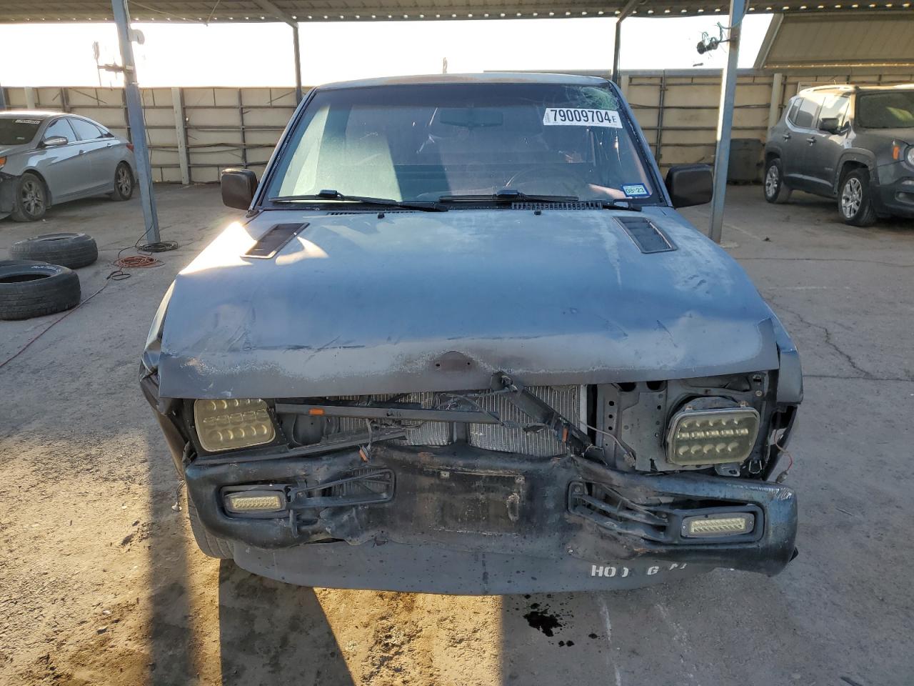 Lot #2960101135 1997 NISSAN TRUCK BASE