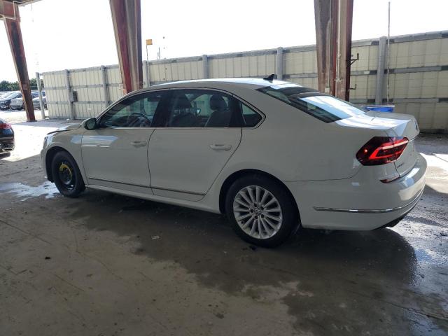 VIN 1VWBT7A33HC002298 2017 VOLKSWAGEN PASSAT no.2