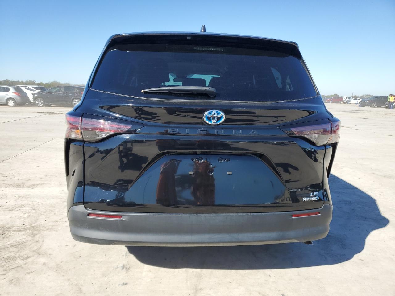 Lot #2990926308 2023 TOYOTA SIENNA LE