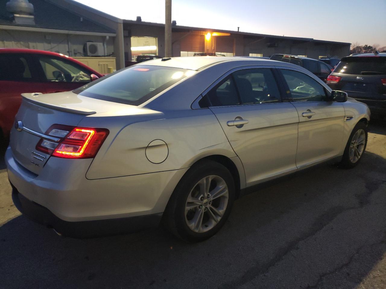 Lot #2986651071 2014 FORD TAURUS SEL