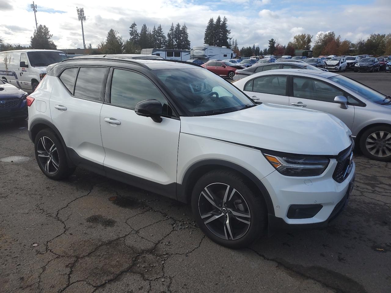 Lot #2987003756 2021 VOLVO XC40 T5 R-