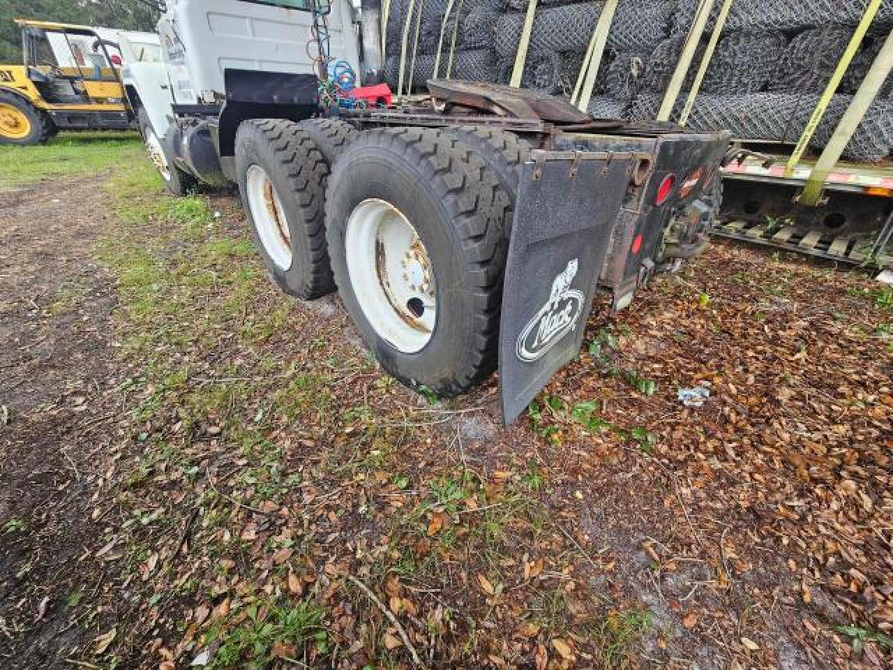 Lot #2976834803 1978 MACK R686