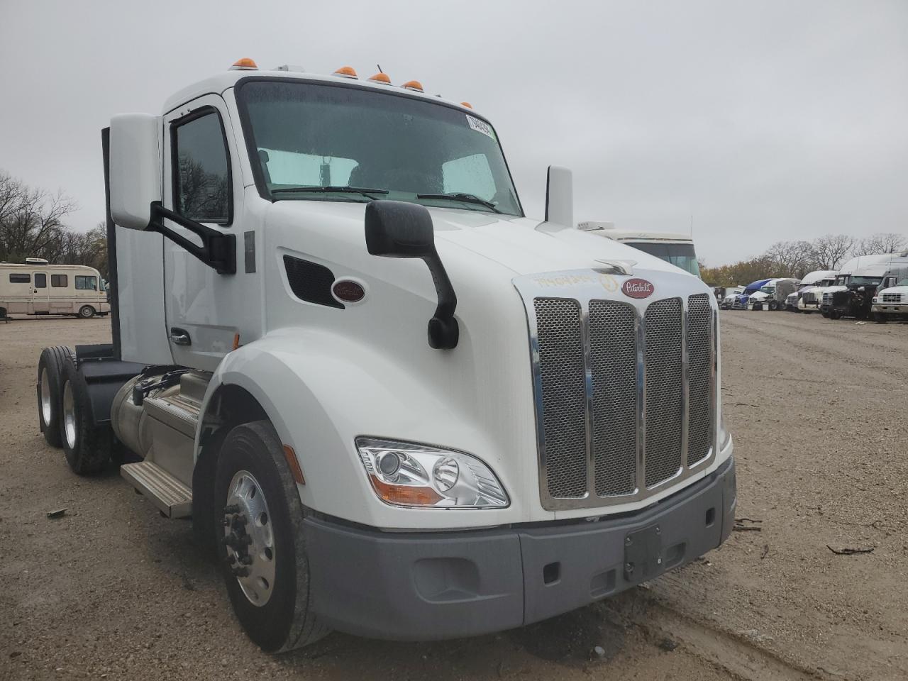 Lot #2955061831 2022 PETERBILT 579