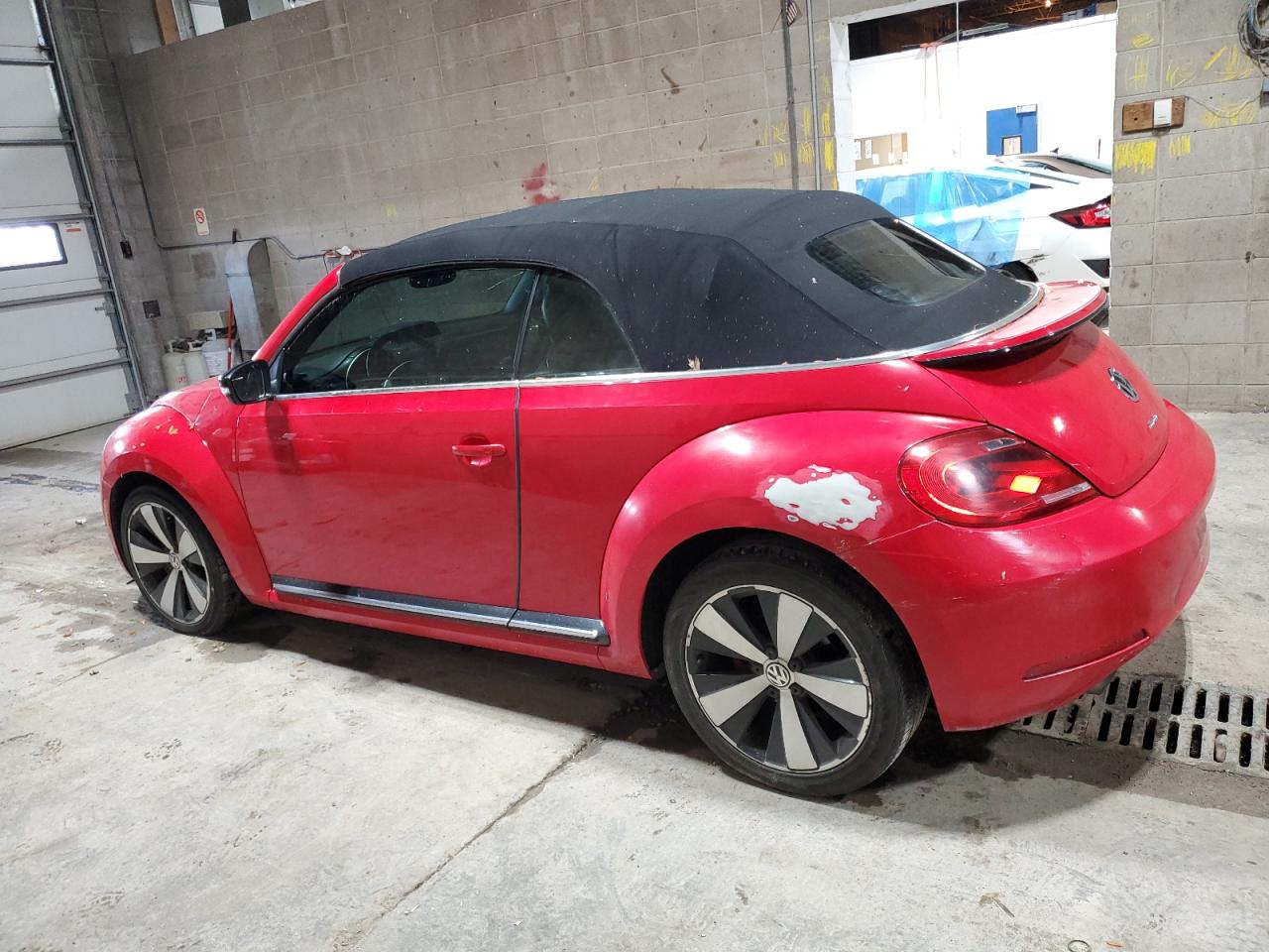 Lot #2973942316 2013 VOLKSWAGEN BEETLE TUR