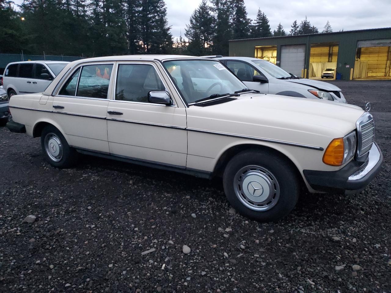 Lot #2996601609 1983 MERCEDES-BENZ 240 D