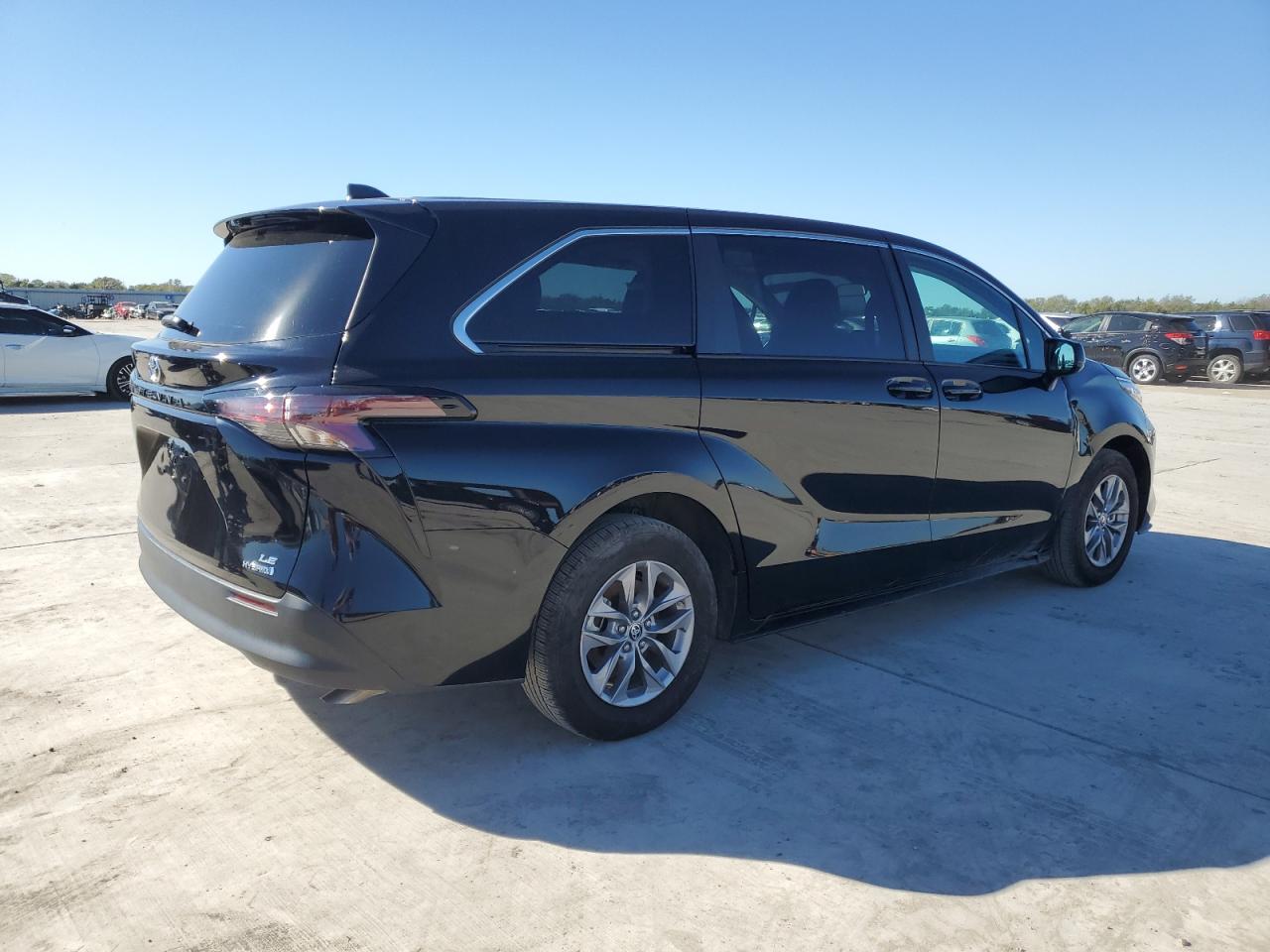 Lot #2990926308 2023 TOYOTA SIENNA LE