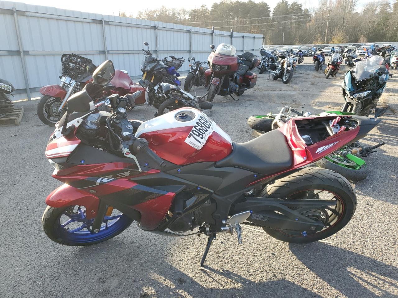 Lot #2979248011 2015 YAMAHA YZFR3