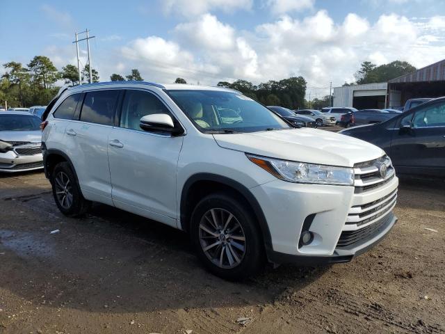 VIN 5TDKZRFH6HS199726 2017 Toyota Highlander, SE no.4