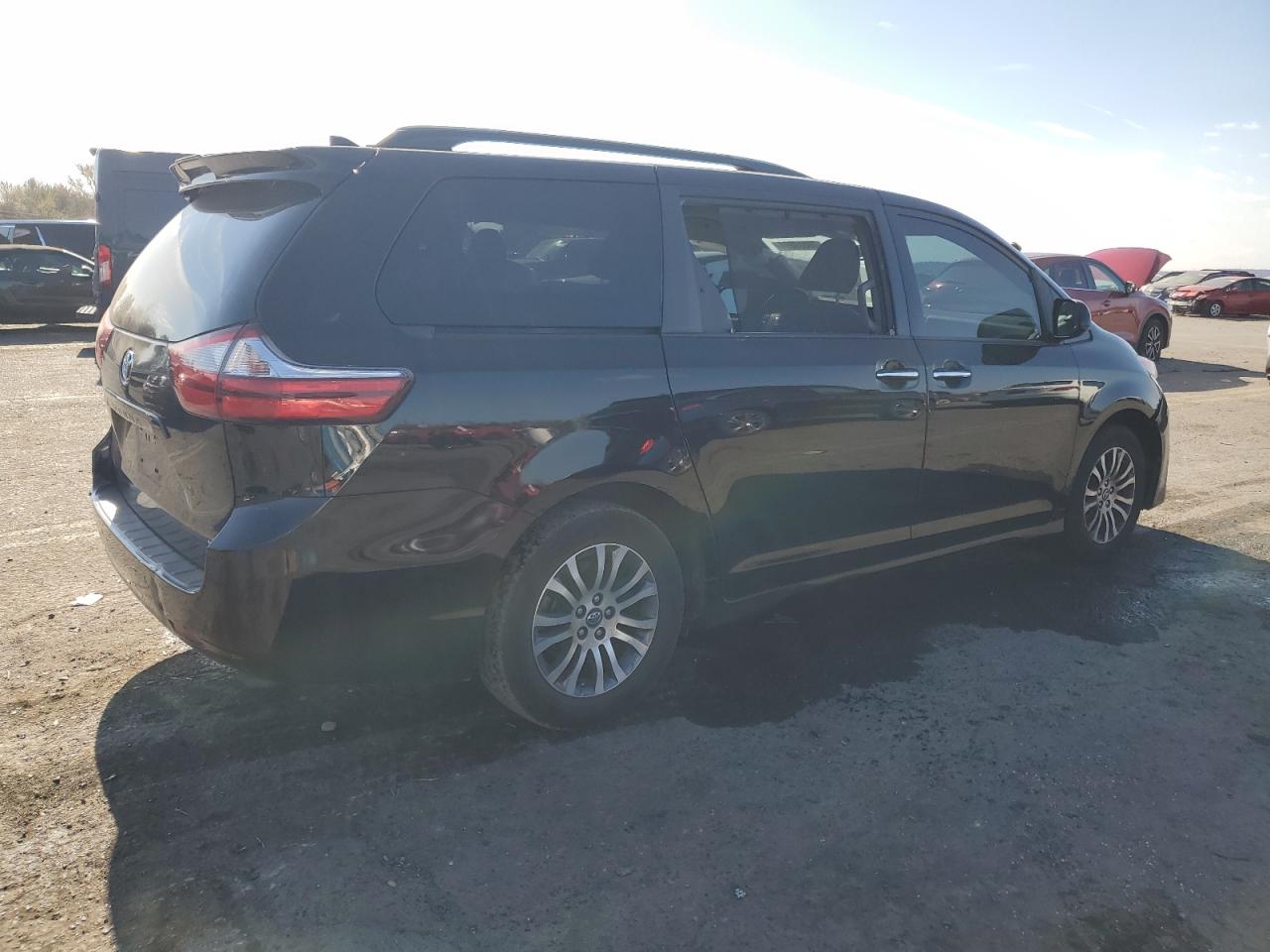 Lot #3023332256 2018 TOYOTA SIENNA XLE