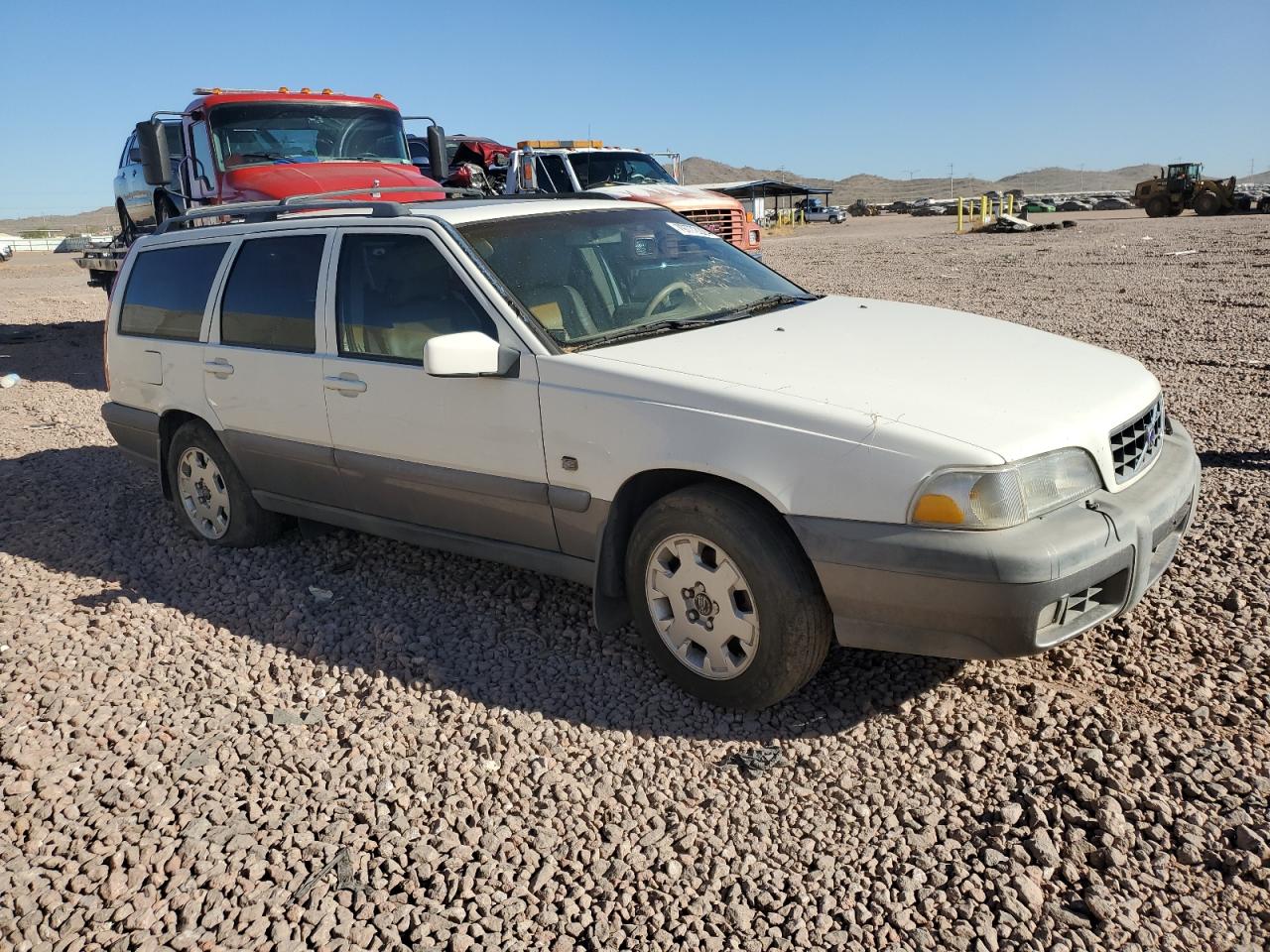 Lot #2977089087 2000 VOLVO V70 XC