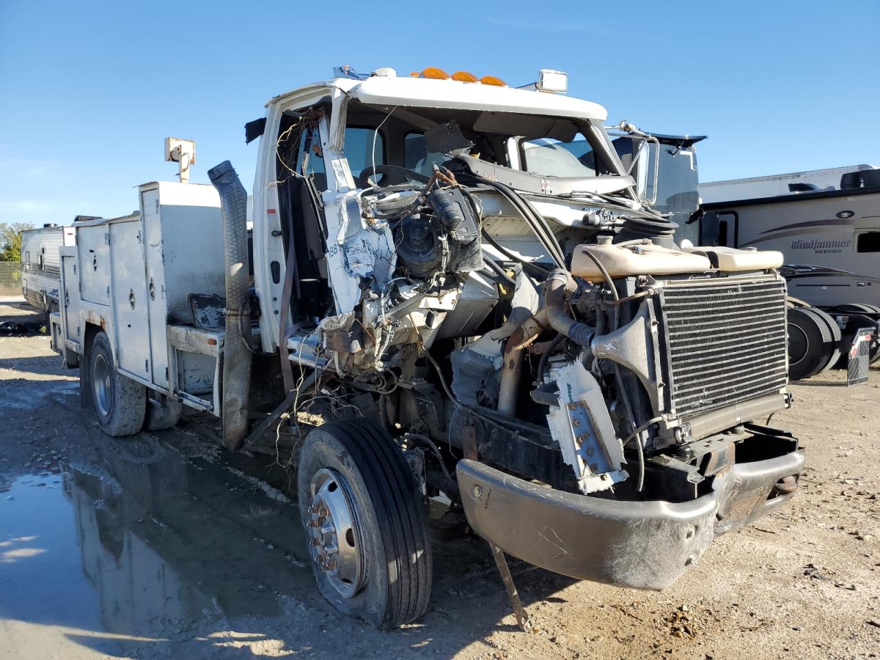 Lot #3004104867 2000 STERLING TRUCK L 8500