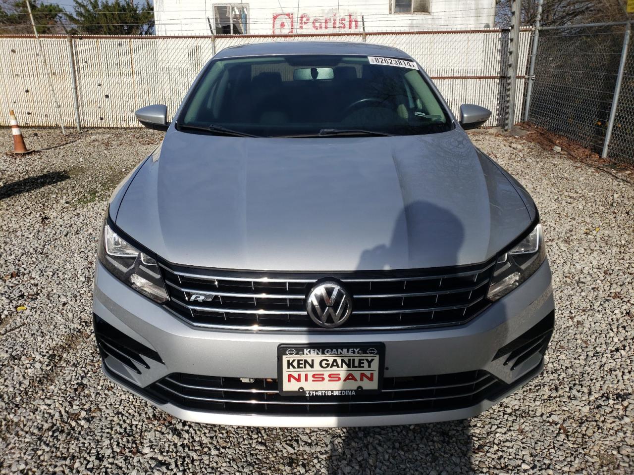 Lot #3037018726 2017 VOLKSWAGEN PASSAT R-L