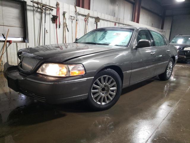 2004 LINCOLN TOWN CAR U #2957667195