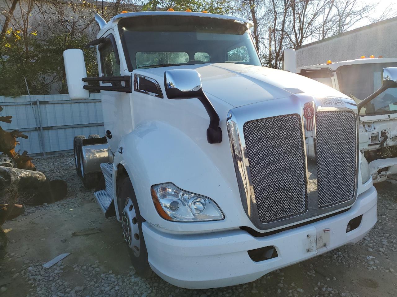 Lot #3006499098 2015 KENWORTH CONSTRUCTI