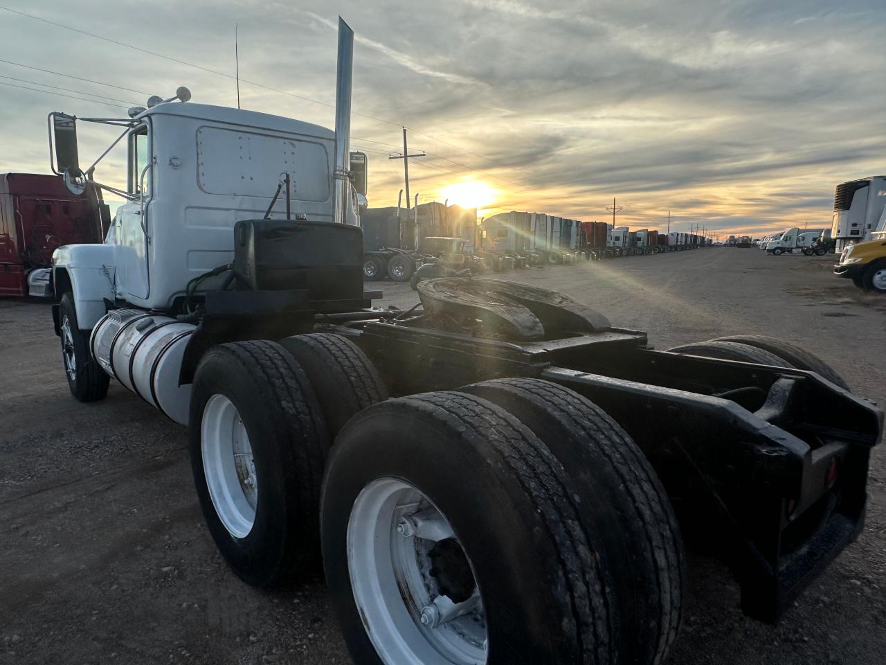 Lot #2976789810 1980 MACK R600