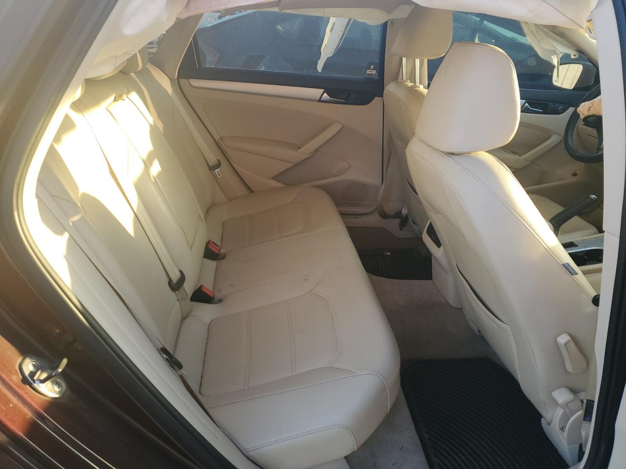 VOLKSWAGEN PASSAT SE