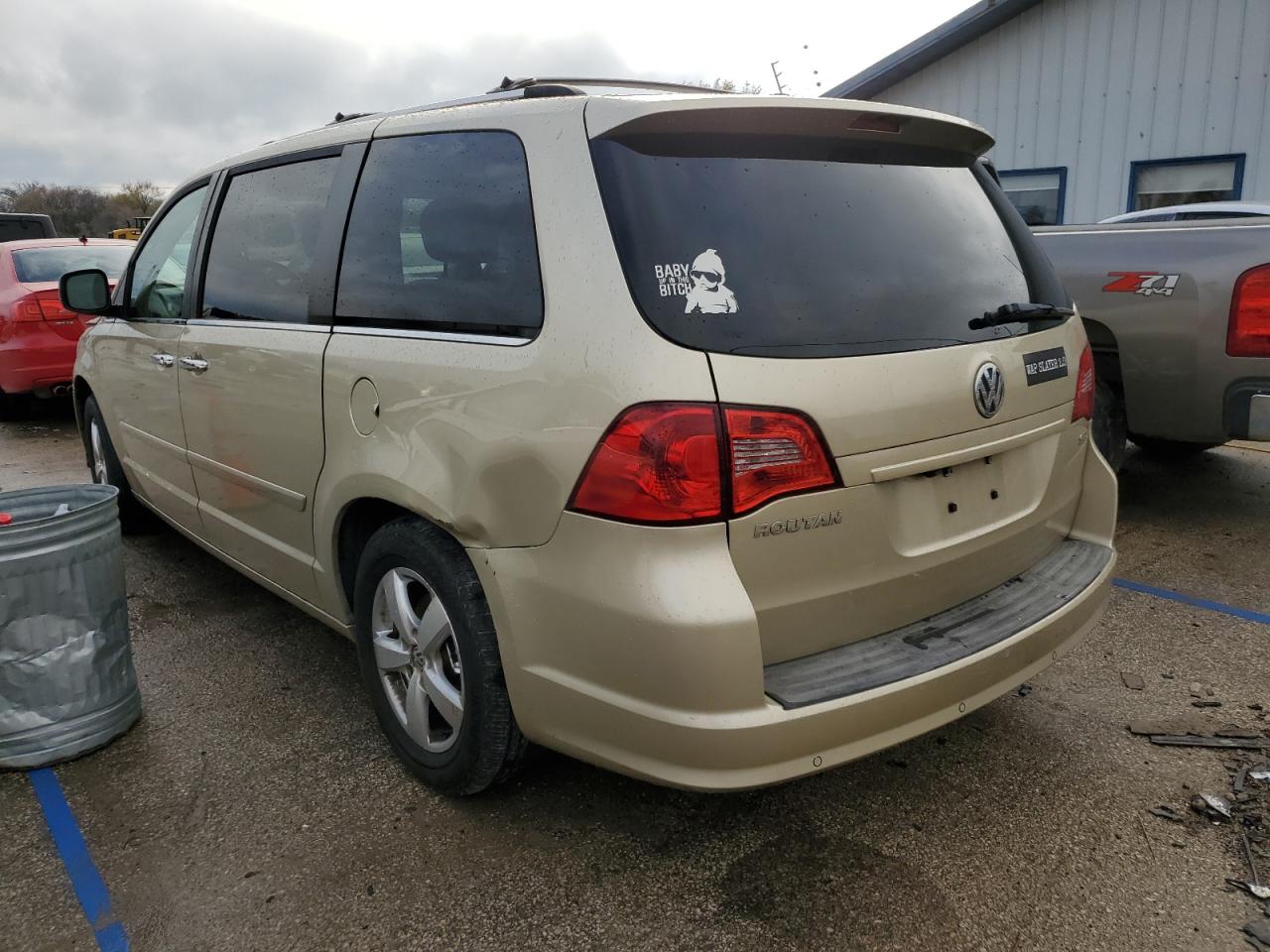 Lot #3004345838 2010 VOLKSWAGEN ROUTAN SEL