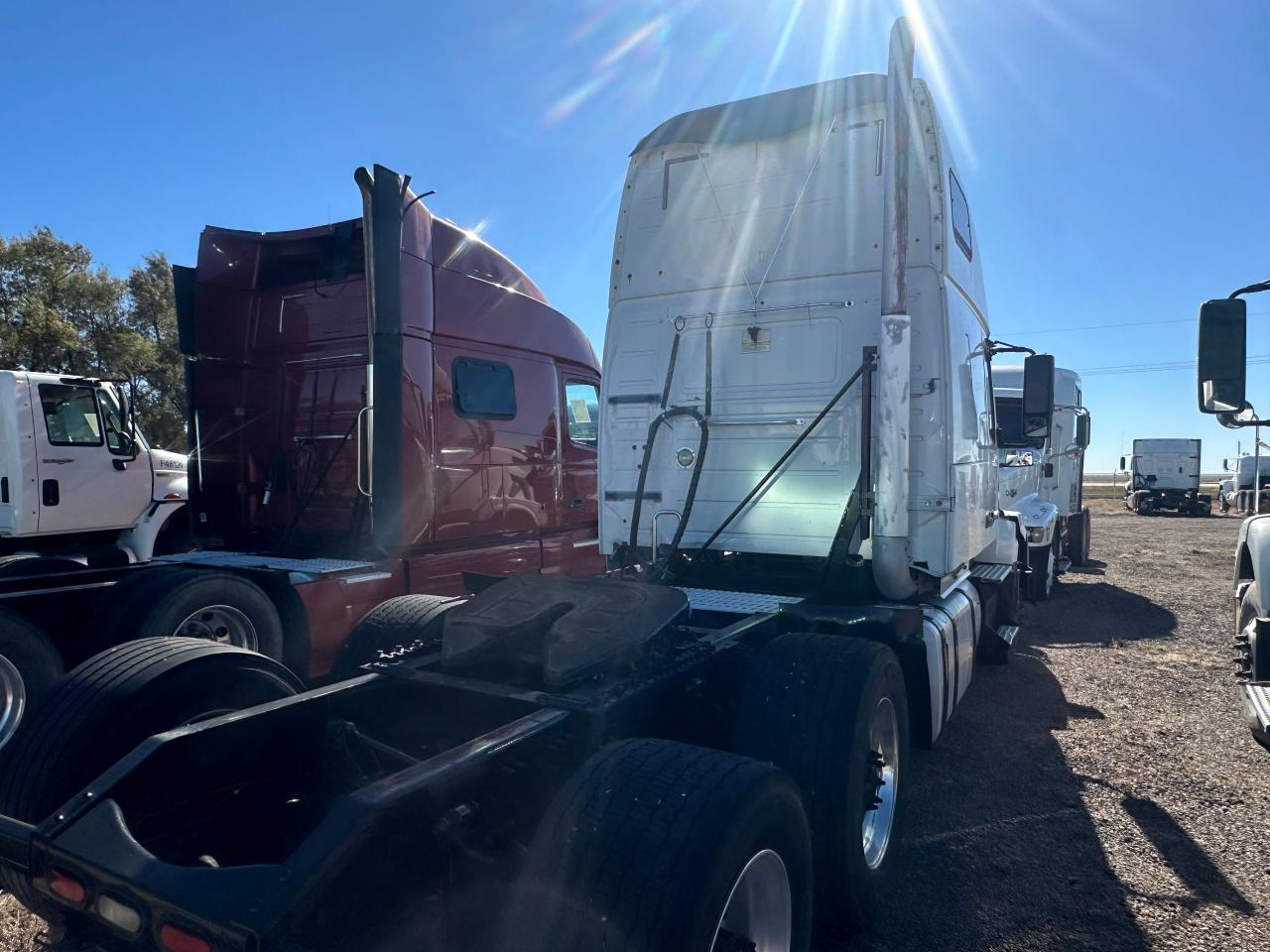 Lot #2976714757 2014 VOLVO VN VNL