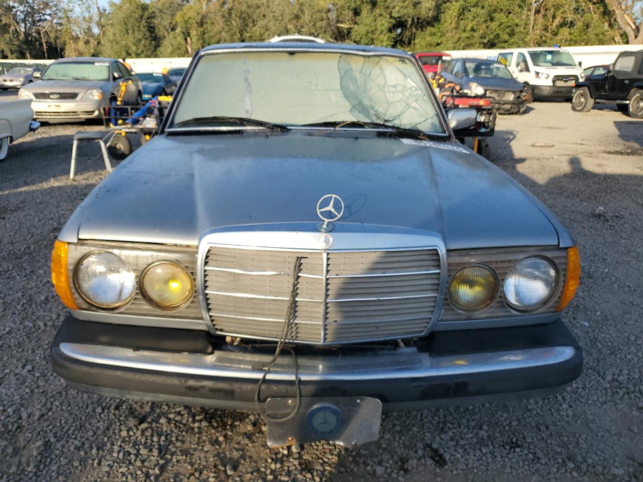 Lot #3003078692 1982 MERCEDES-BENZ 240 D