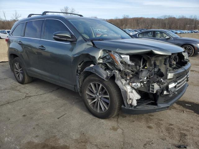 VIN 5TDJZRFH9JS889858 2018 Toyota Highlander, SE no.4