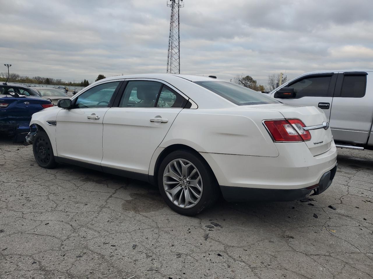 Lot #2971886974 2012 FORD TAURUS LIM