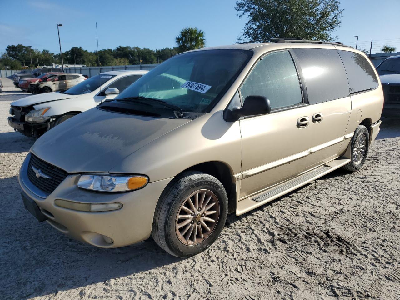 Lot #2986817219 2000 CHRYSLER TOWN & COU