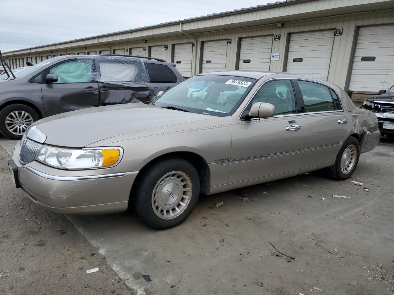 Lot #2972201133 1999 LINCOLN TOWN CAR E