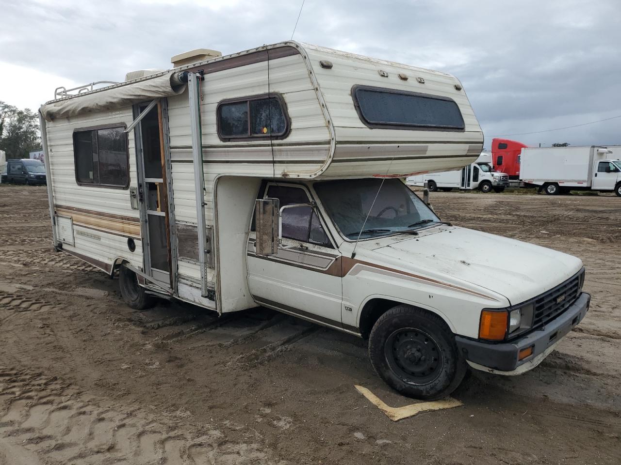 Lot #2959880300 1985 TOYOTA PICKUP COM