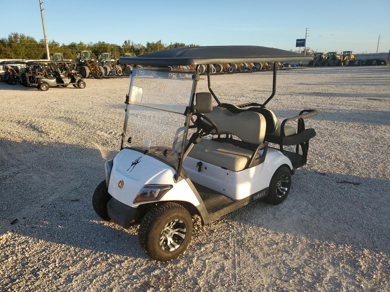 Lot #2995904985 2017 YAMAHA GOLF CART