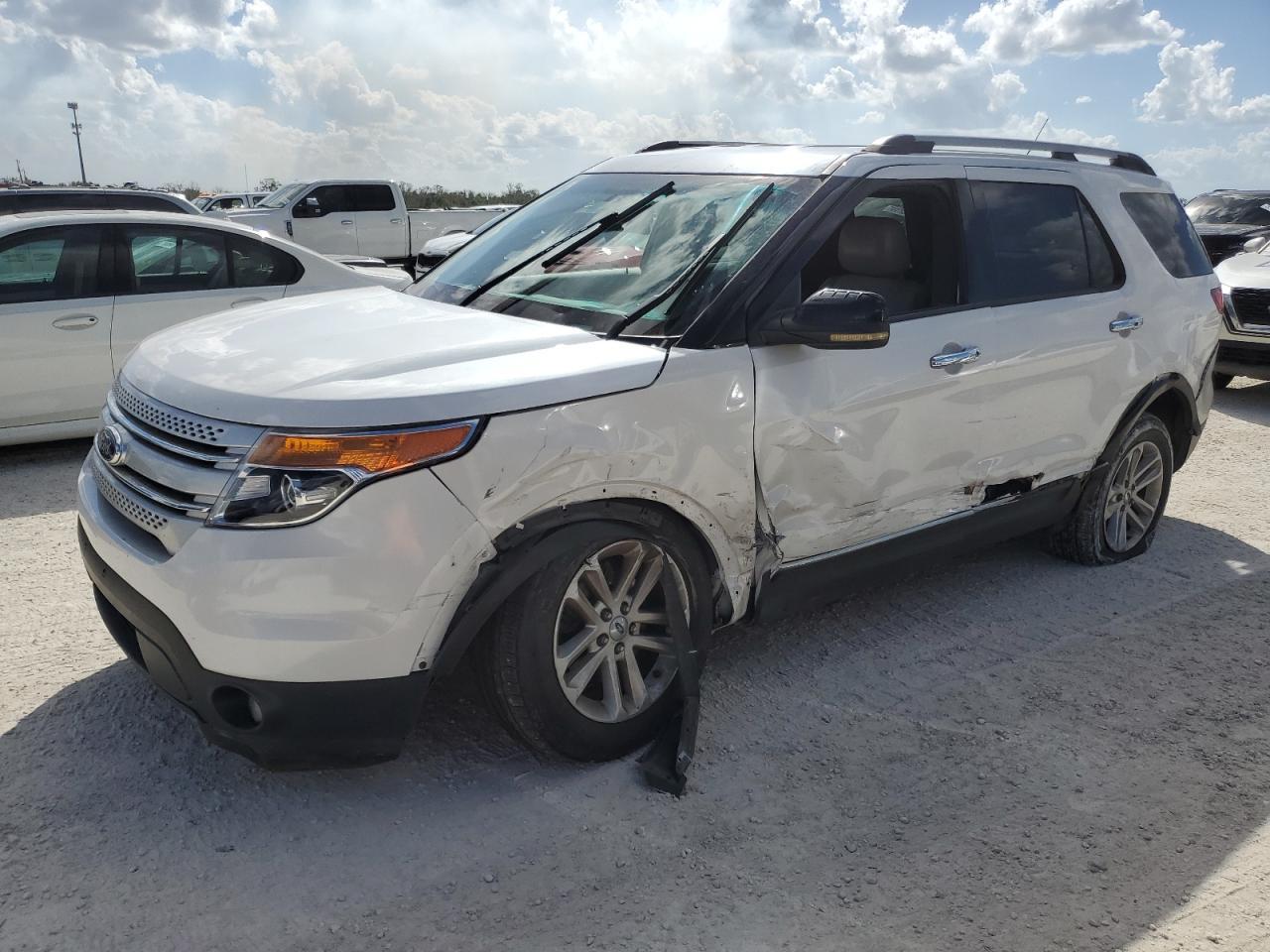  Salvage Ford Explorer