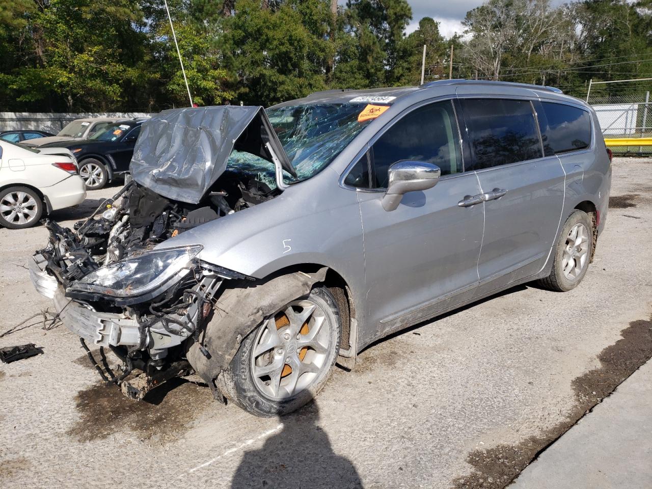  Salvage Chrysler Pacifica