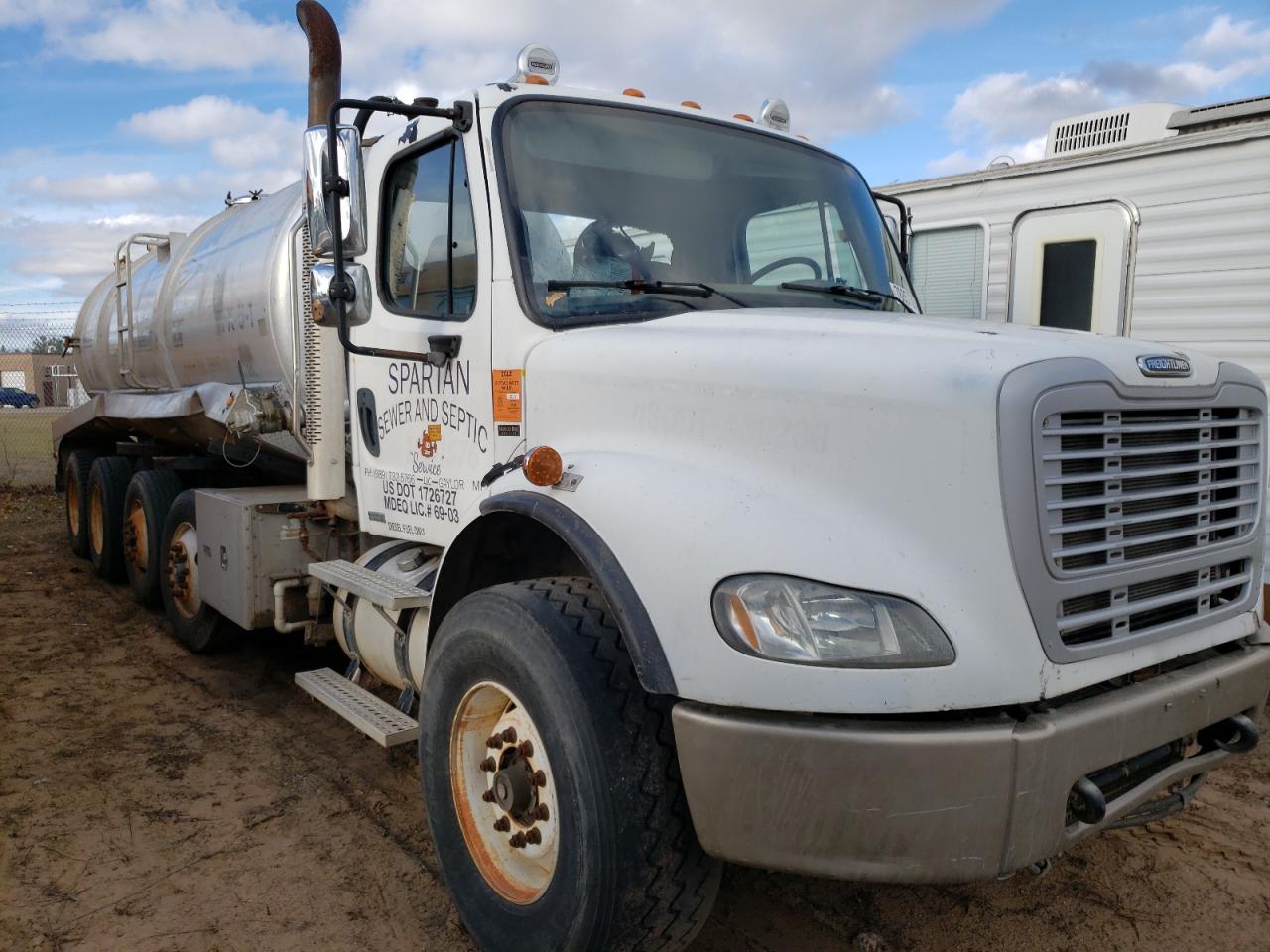 Lot #2977051589 2006 FREIGHTLINER M2 112 MED