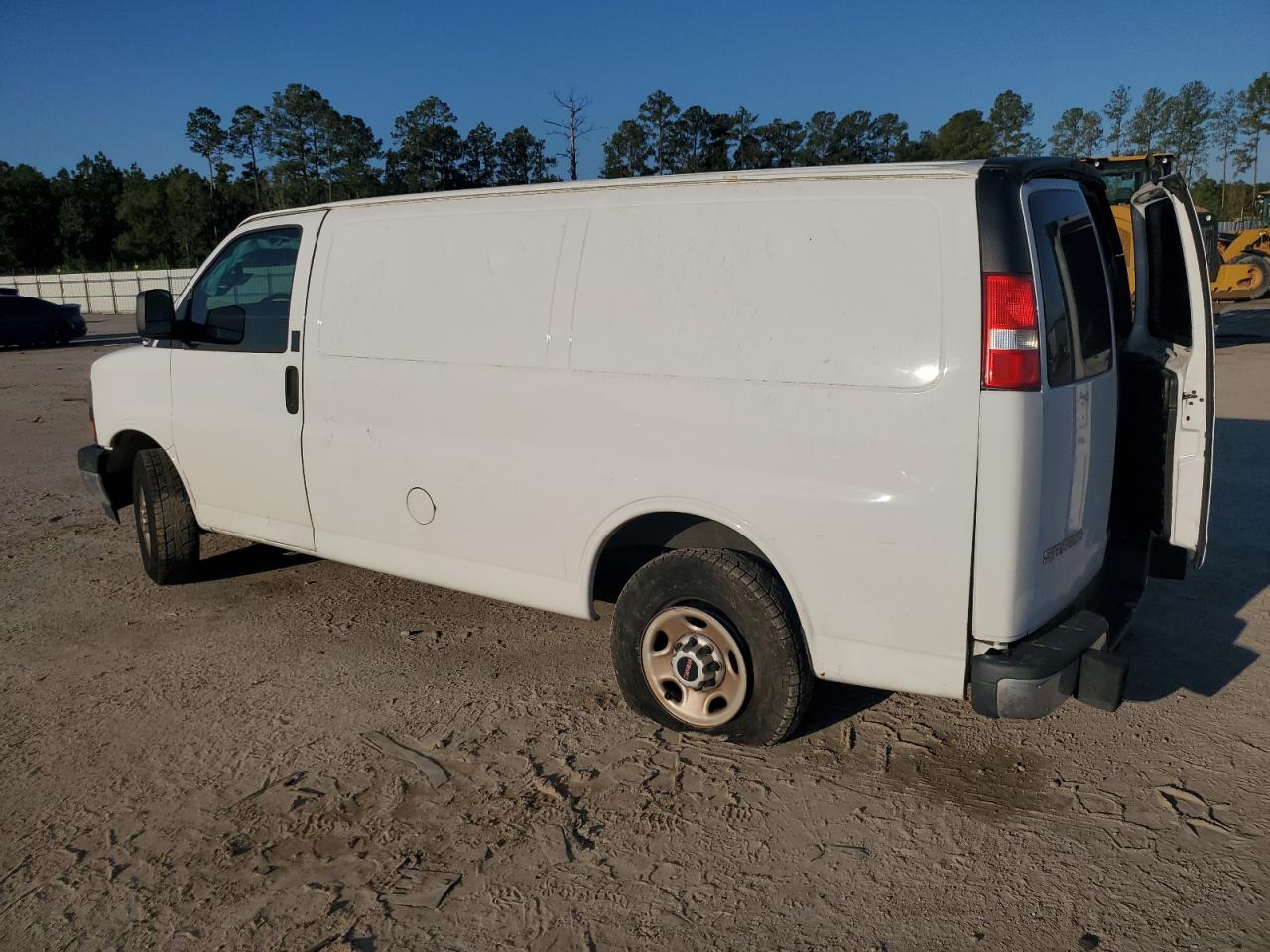 Lot #2991526876 2018 GMC SAVANA G25